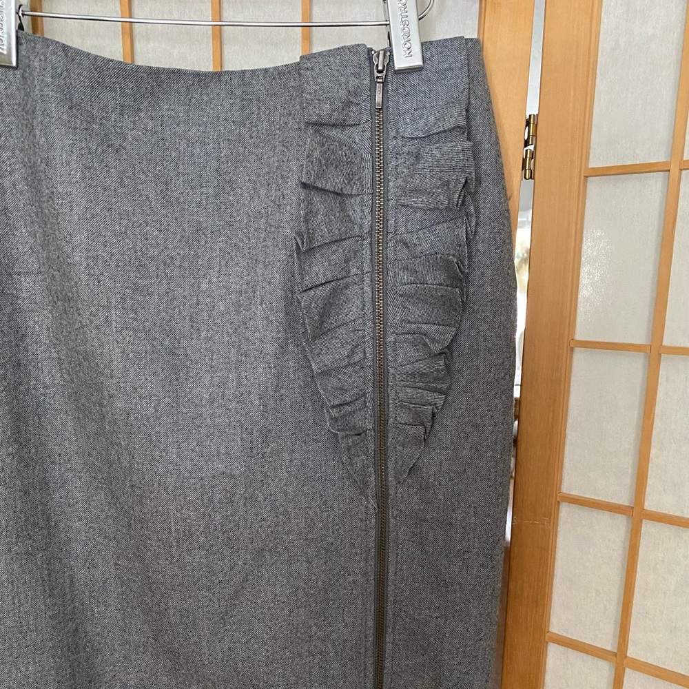 Banana Republic Grey Wool Front Full Zip Ruffle Detail Skirt SZ 10 - Picture 5 of 9